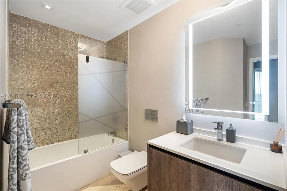 88 SW 7th St #3801 Miami, FL 33130