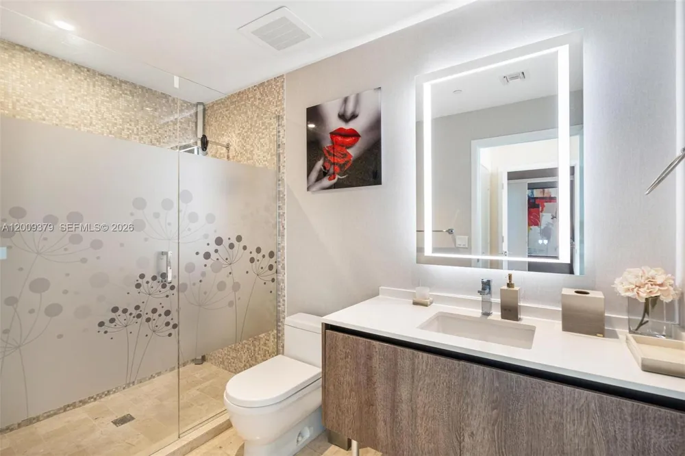 88 SW 7th St #3801 Miami, FL 33130