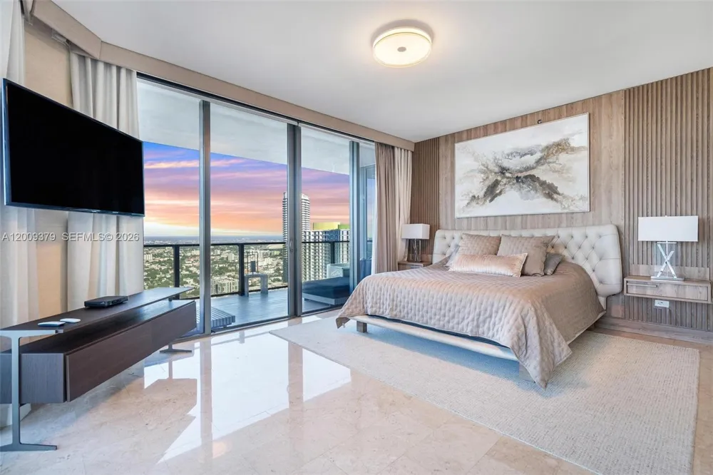 88 SW 7th St #3801 Miami, FL 33130