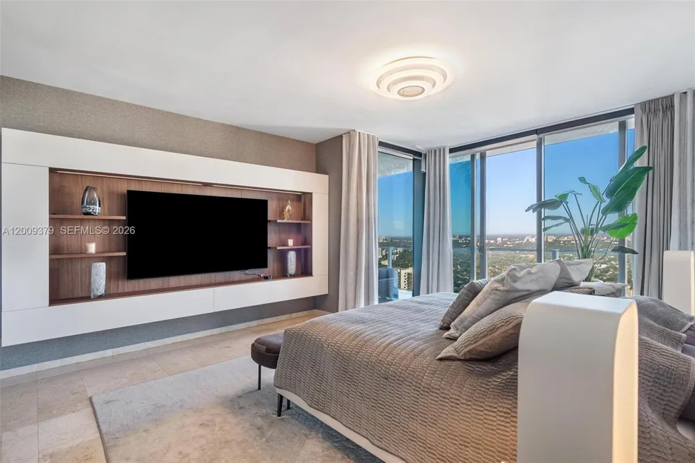 88 SW 7th St #3801 Miami, FL 33130