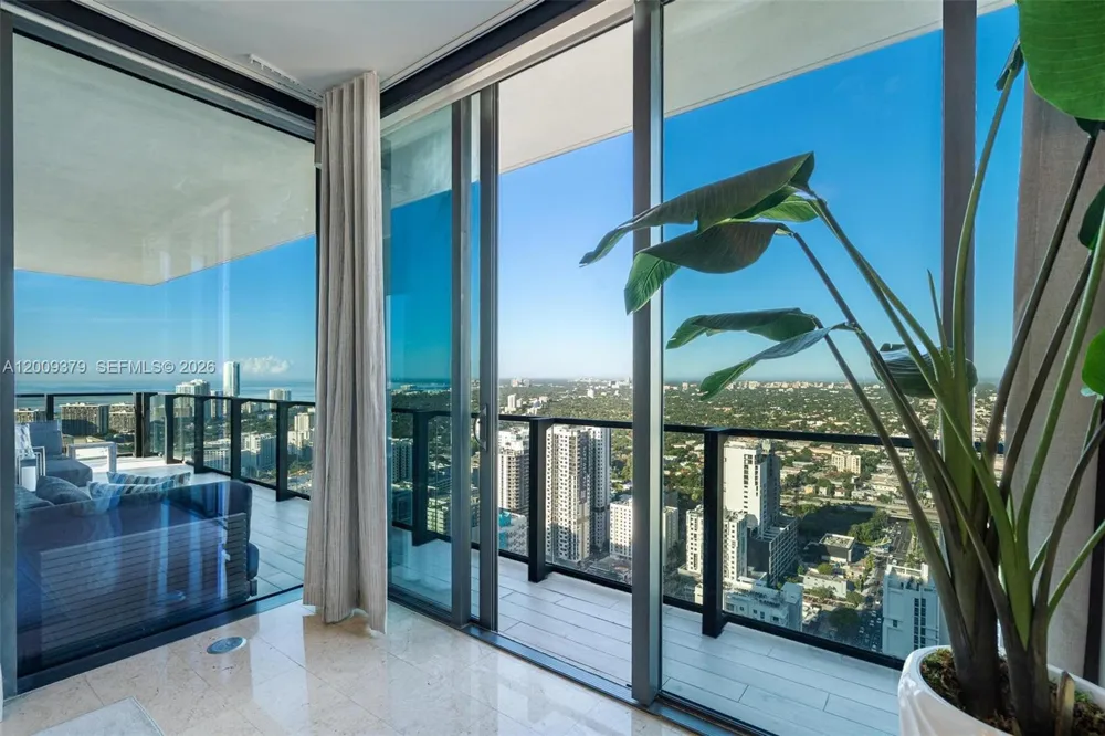 88 SW 7th St #3801 Miami, FL 33130