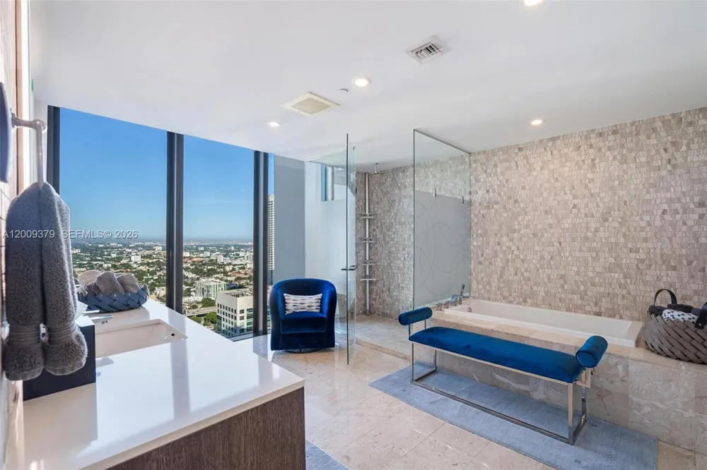 88 SW 7th St #3801 Miami, FL 33130