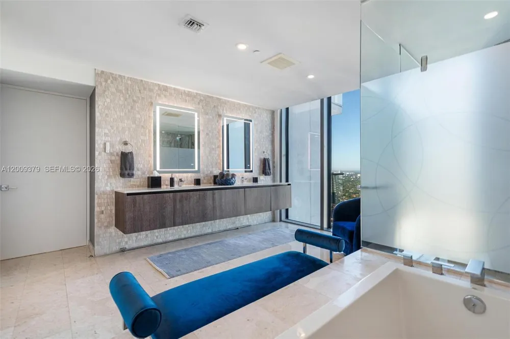 88 SW 7th St #3801 Miami, FL 33130