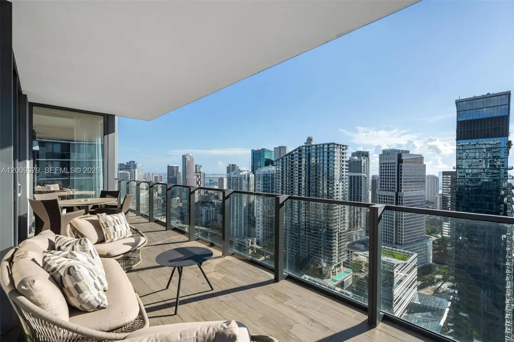88 SW 7th St #3801 Miami, FL 33130