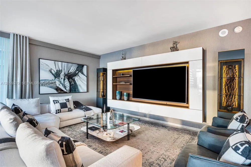 88 SW 7th St #3801 Miami, FL 33130
