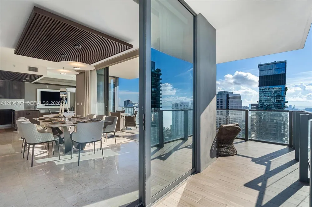 88 SW 7th St #3801 Miami, FL 33130