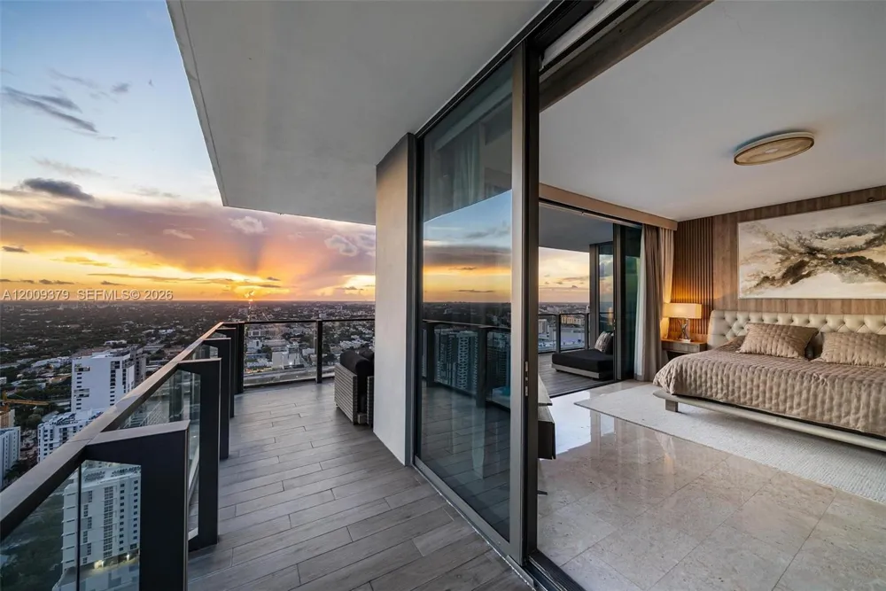 88 SW 7th St #3801 Miami, FL 33130