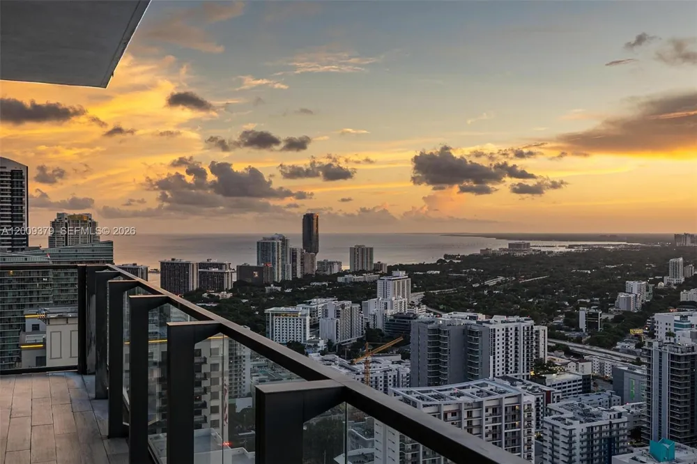 88 SW 7th St #3801 Miami, FL 33130