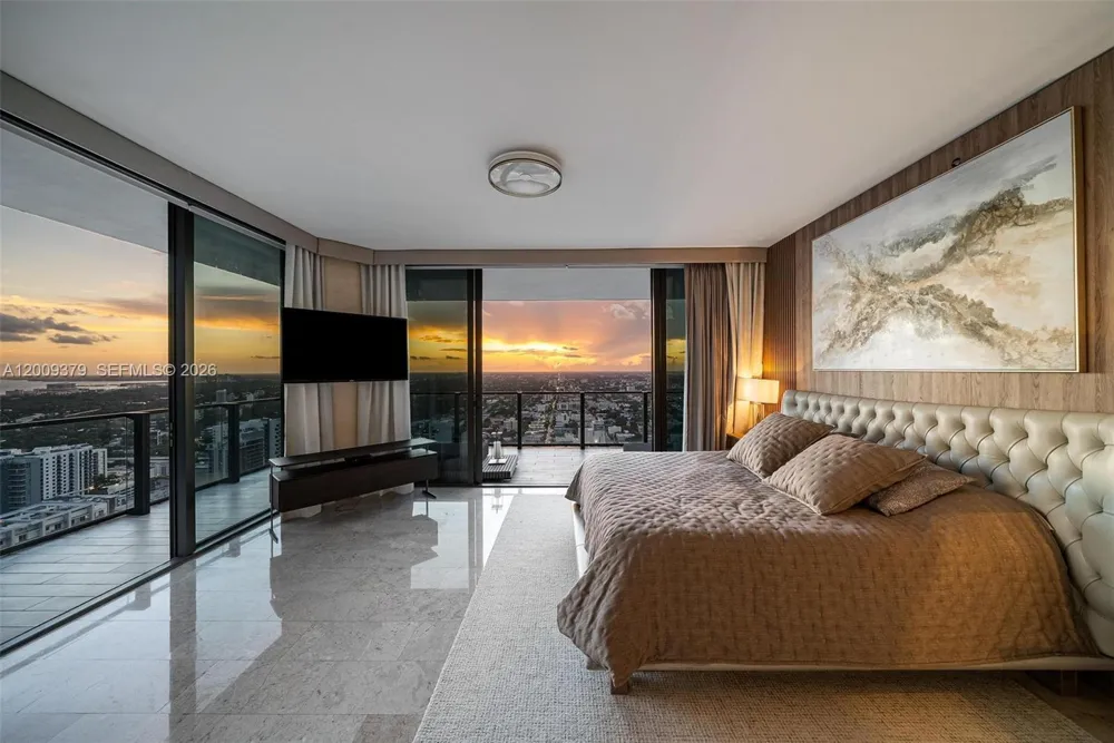 88 SW 7th St #3801 Miami, FL 33130