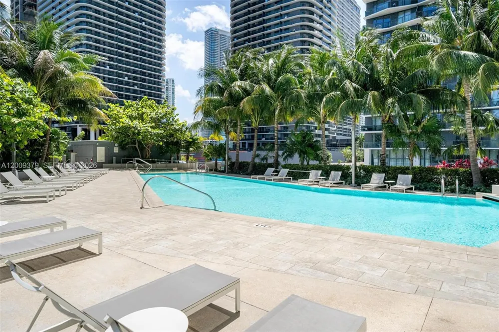 88 SW 7th St #3801 Miami, FL 33130