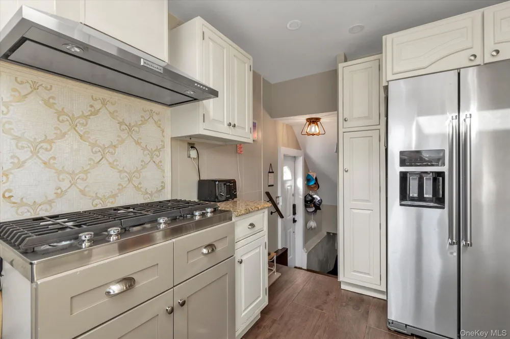 17 Everett Street Lynbrook, NY 11563