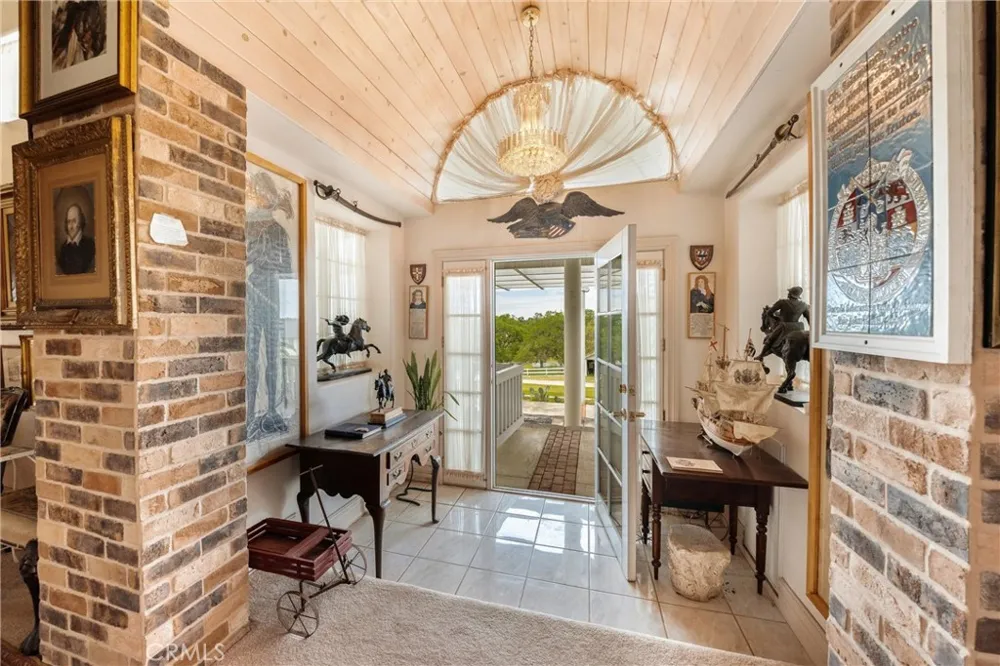 6685 El Pomar Drive Templeton, CA 93465