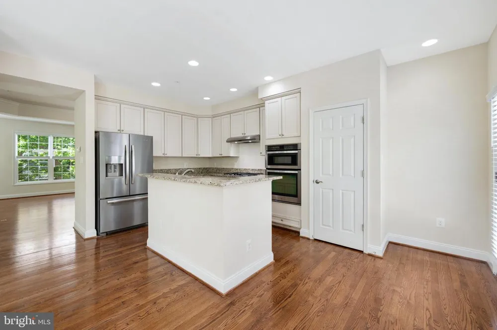 8341 BRODERICK CIRCLE Gaithersburg, MD 20877