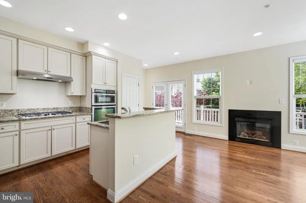8341 BRODERICK CIRCLE Gaithersburg, MD 20877