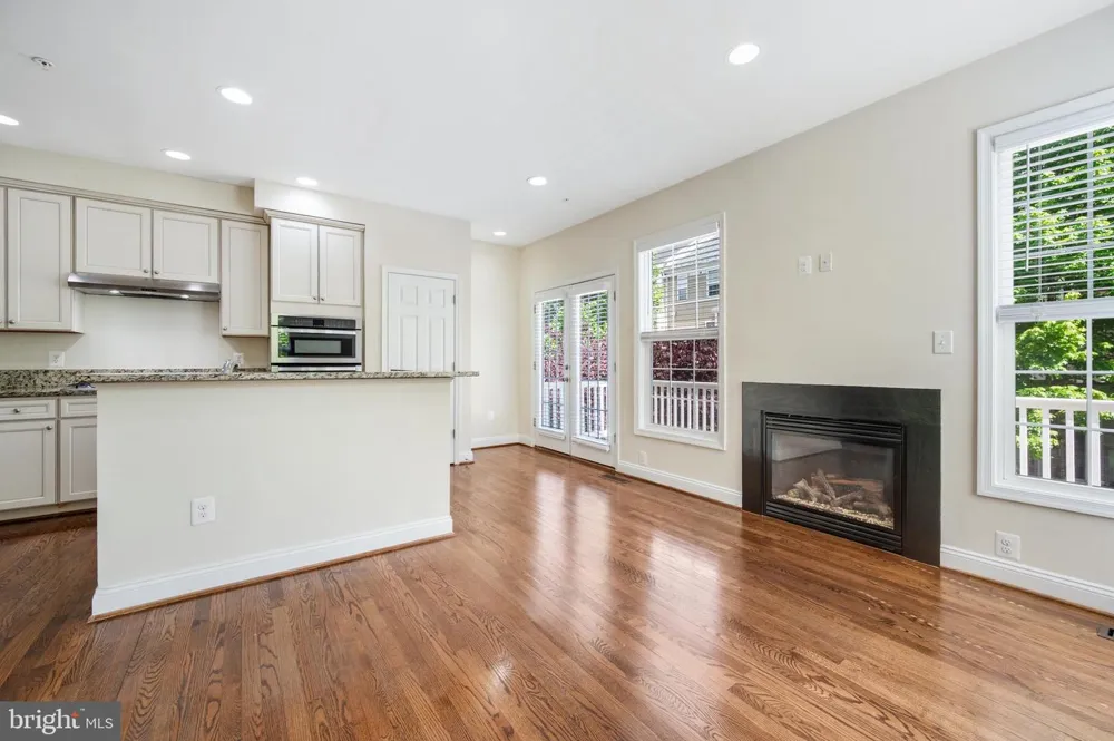 8341 BRODERICK CIRCLE Gaithersburg, MD 20877