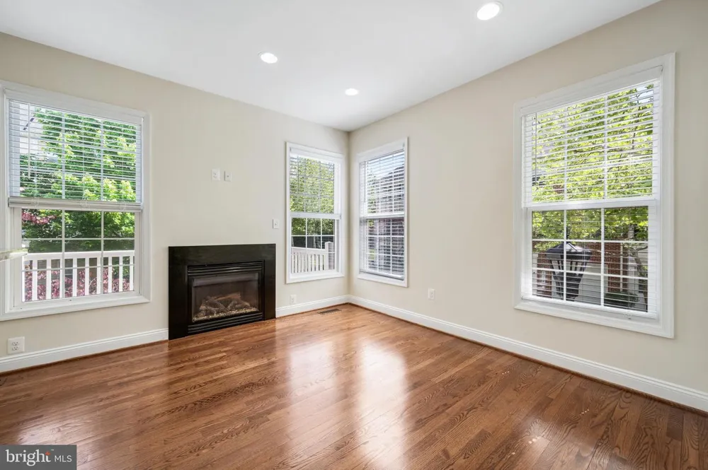 8341 BRODERICK CIRCLE Gaithersburg, MD 20877