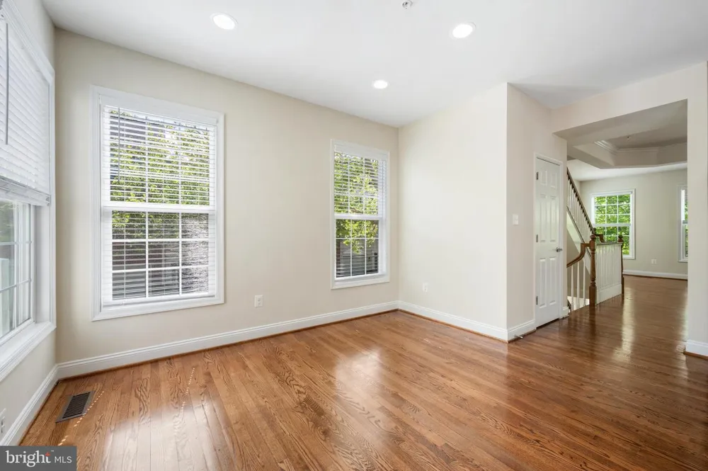 8341 BRODERICK CIRCLE Gaithersburg, MD 20877