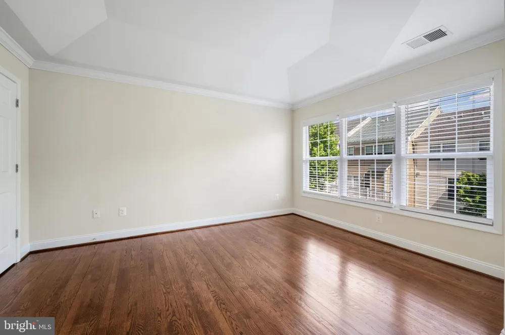 8341 BRODERICK CIRCLE Gaithersburg, MD 20877