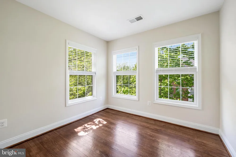 8341 BRODERICK CIRCLE Gaithersburg, MD 20877