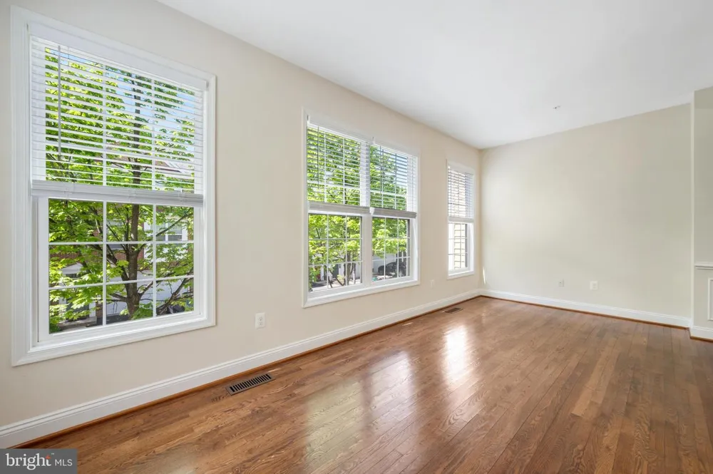 8341 BRODERICK CIRCLE Gaithersburg, MD 20877
