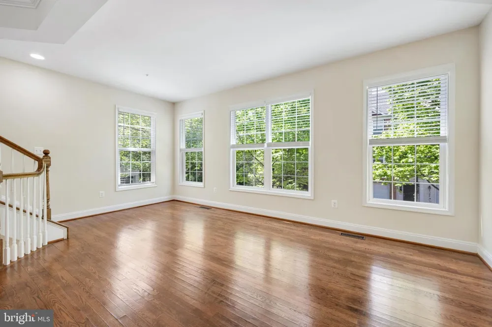 8341 BRODERICK CIRCLE Gaithersburg, MD 20877