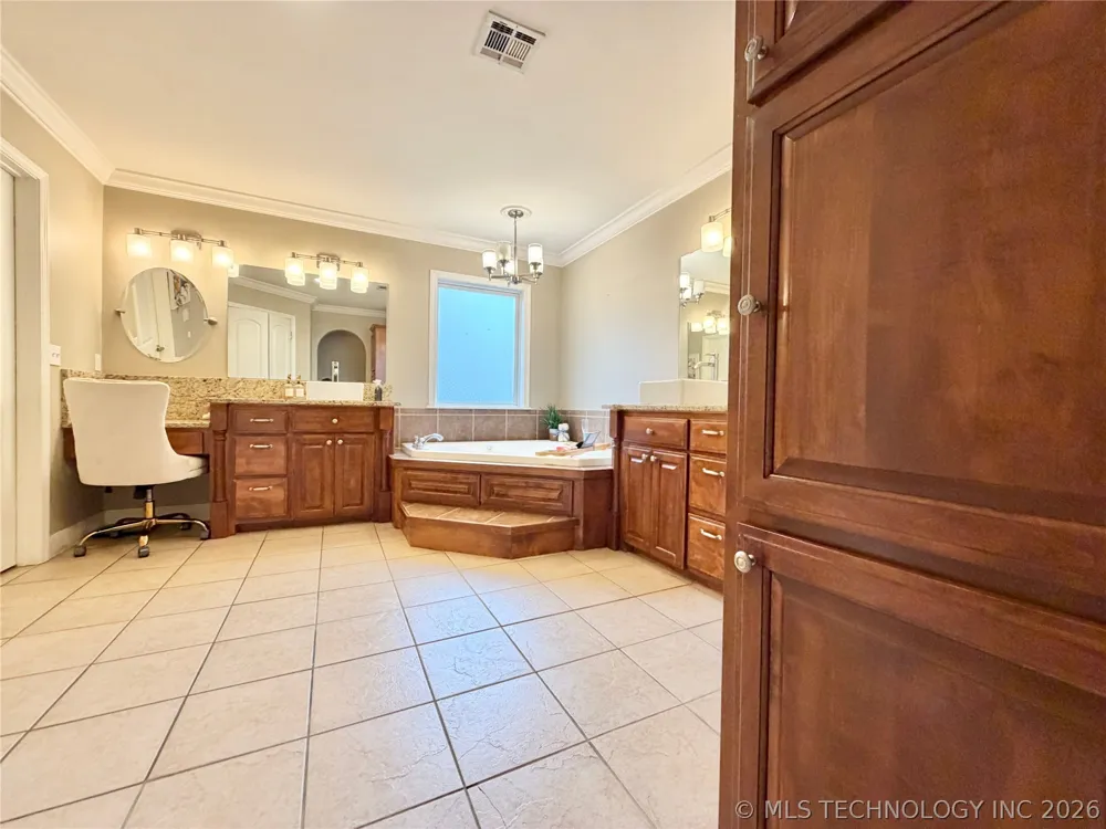 306 Hickory Drive Tahlequah, OK 74464