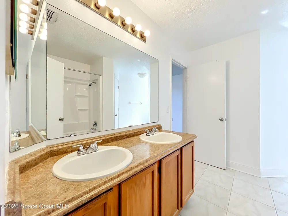 2645 Rolling Broak Drive Orlando, FL 32837