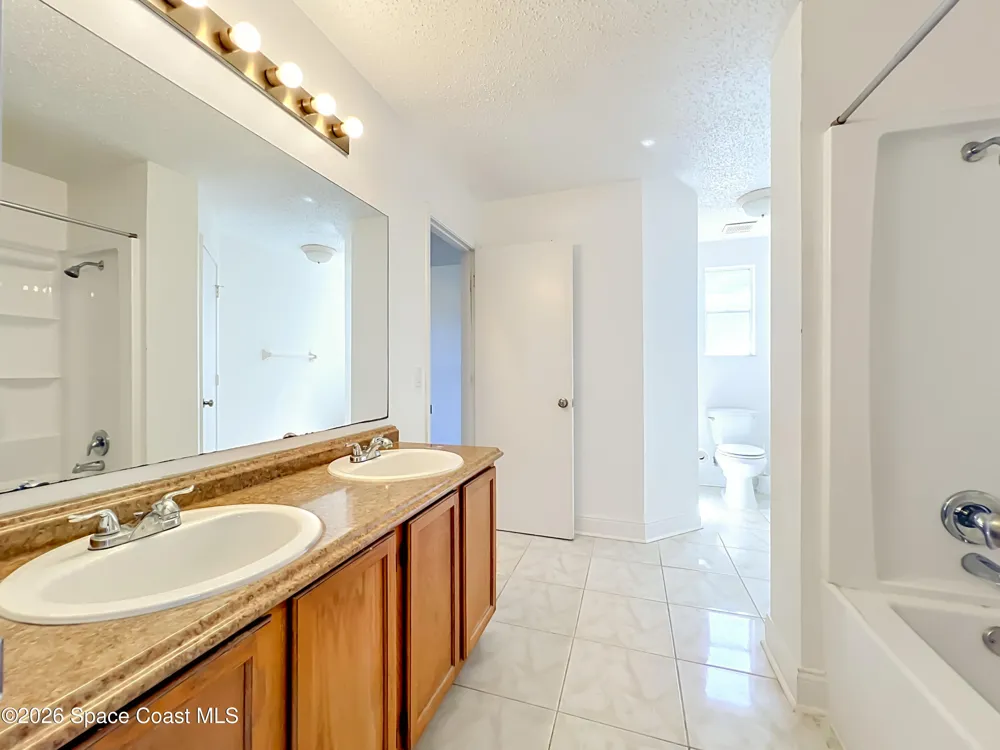 2645 Rolling Broak Drive Orlando, FL 32837