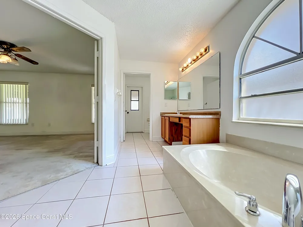 2645 Rolling Broak Drive Orlando, FL 32837