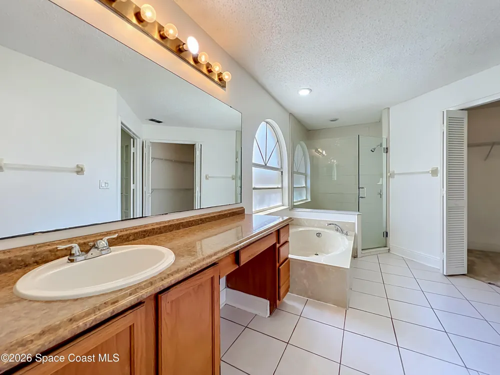 2645 Rolling Broak Drive Orlando, FL 32837