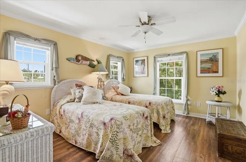 2811 GULF DRIVE Holmes Beach, FL 34217