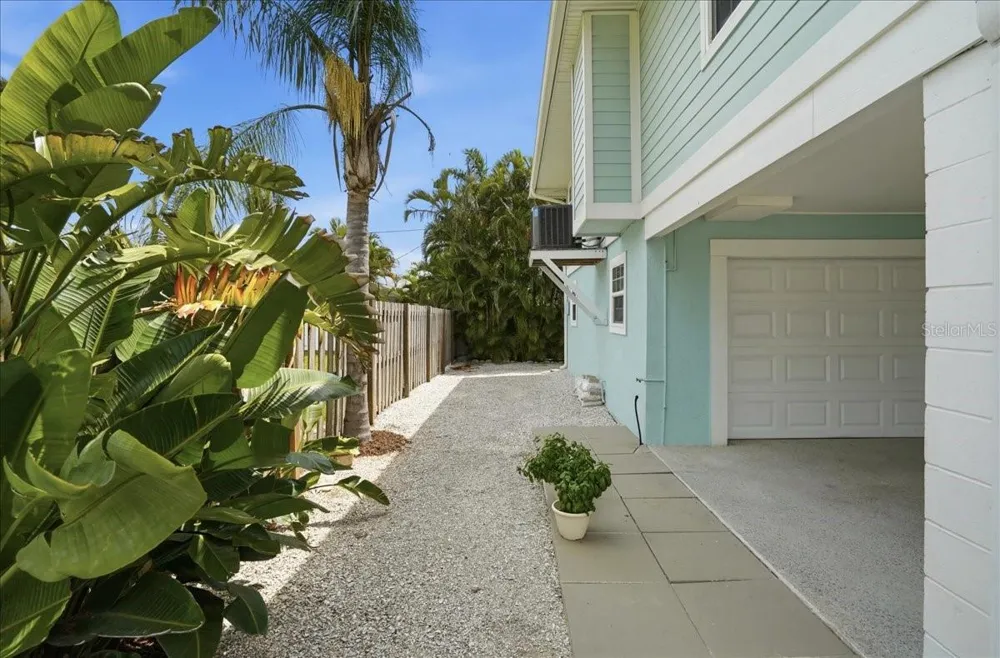 2811 GULF DRIVE Holmes Beach, FL 34217