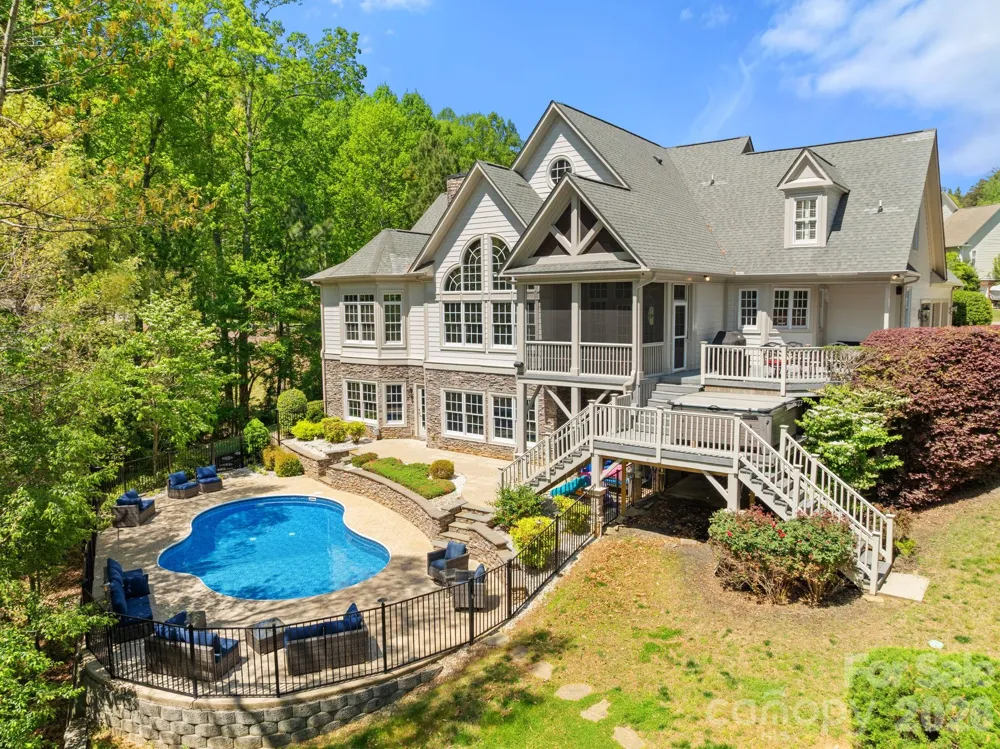 7601 Crossing Ridge Drive Belews Creek, NC 27009