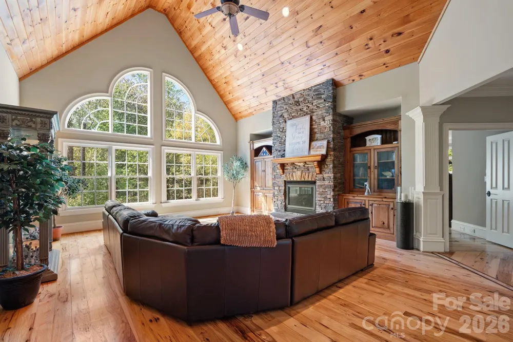 7601 Crossing Ridge Drive Belews Creek, NC 27009