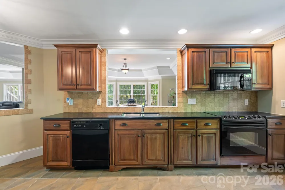 7601 Crossing Ridge Drive Belews Creek, NC 27009