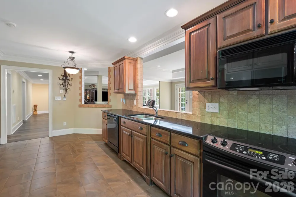 7601 Crossing Ridge Drive Belews Creek, NC 27009