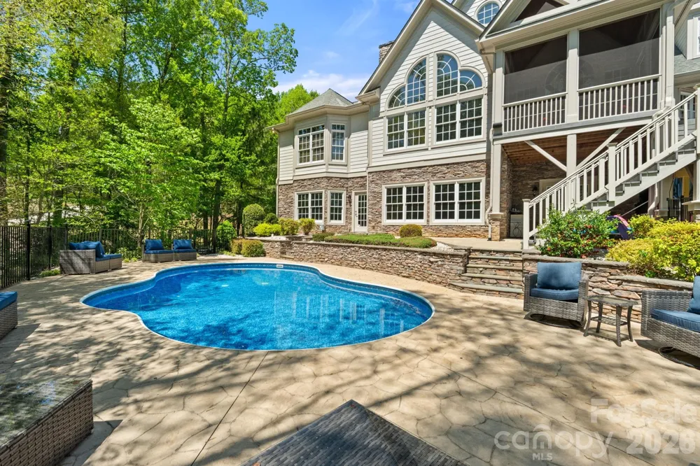 7601 Crossing Ridge Drive Belews Creek, NC 27009