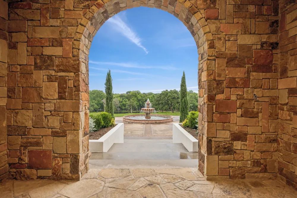 1900 Shady Oaks Drive Southlake, TX 76092