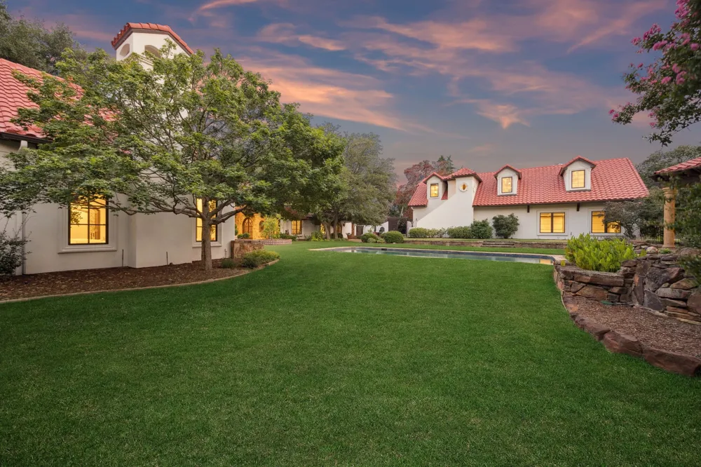 1900 Shady Oaks Drive Southlake, TX 76092