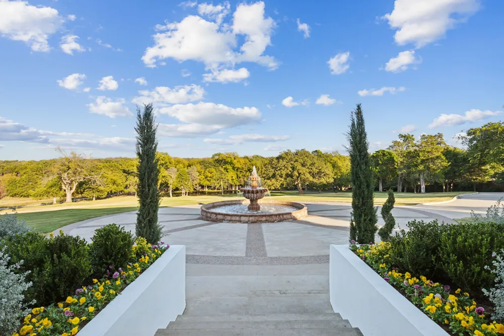 1900 Shady Oaks Drive Southlake, TX 76092