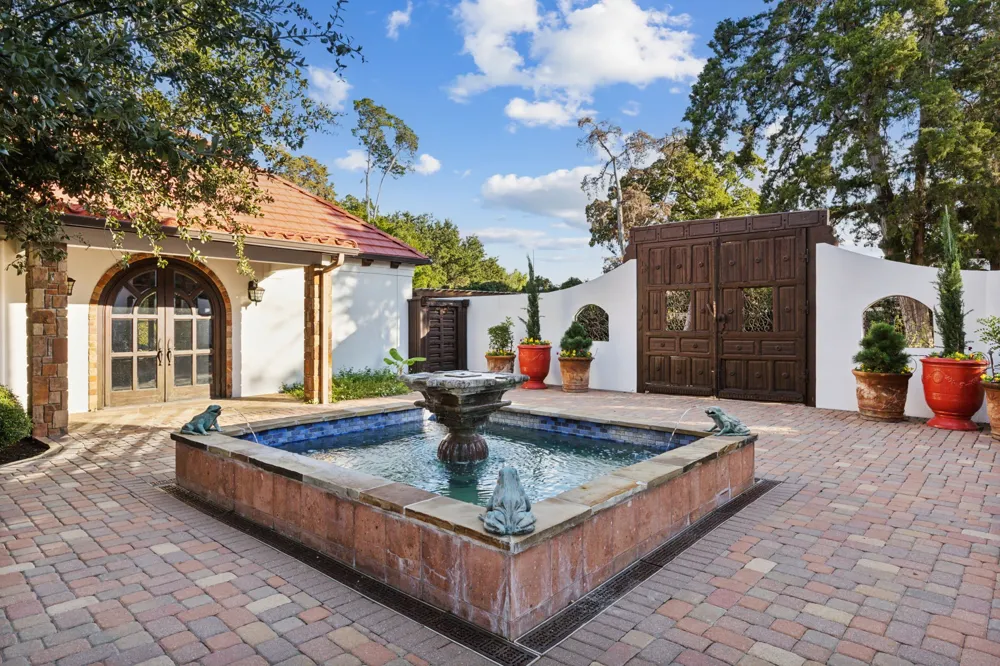 1900 Shady Oaks Drive Southlake, TX 76092