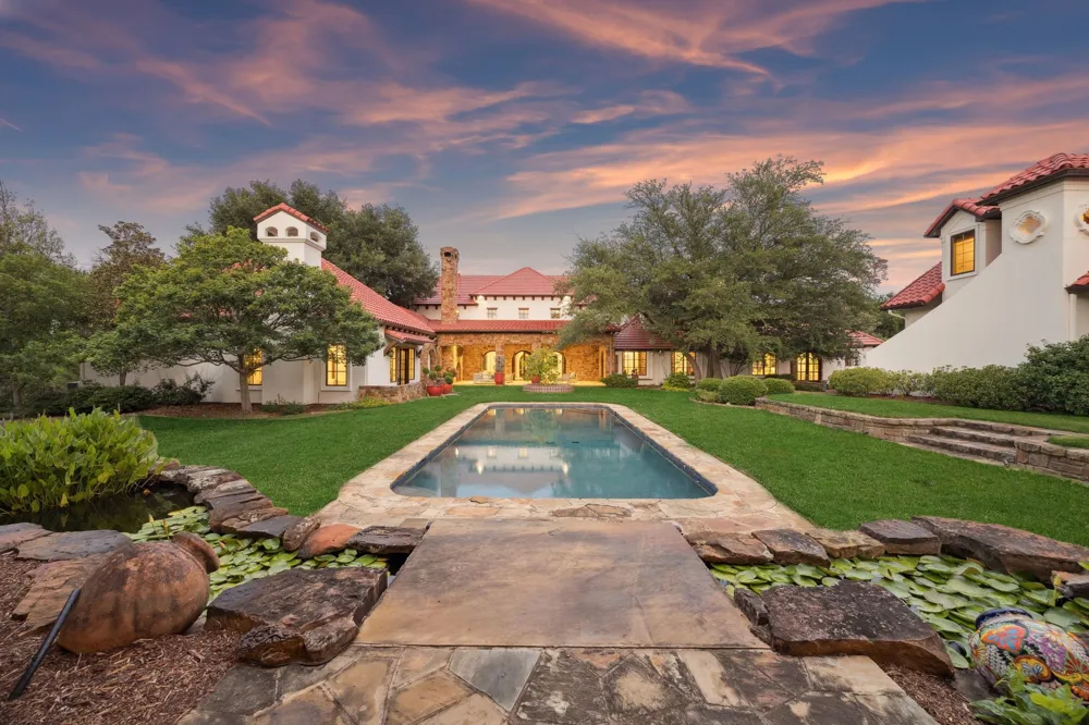 1900 Shady Oaks Drive Southlake, TX 76092