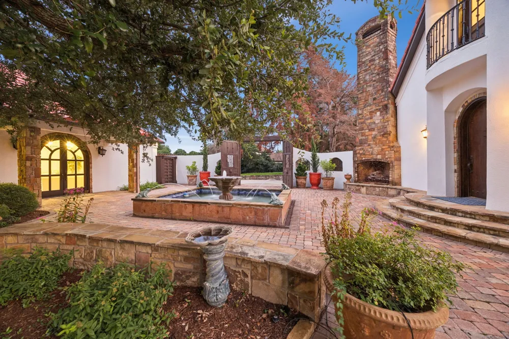 1900 Shady Oaks Drive Southlake, TX 76092