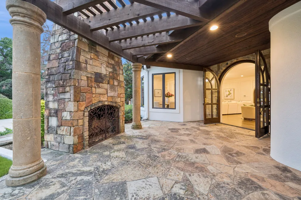 1900 Shady Oaks Drive Southlake, TX 76092