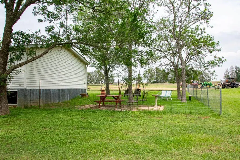 1766 Fm 2104 Paige, TX 78659