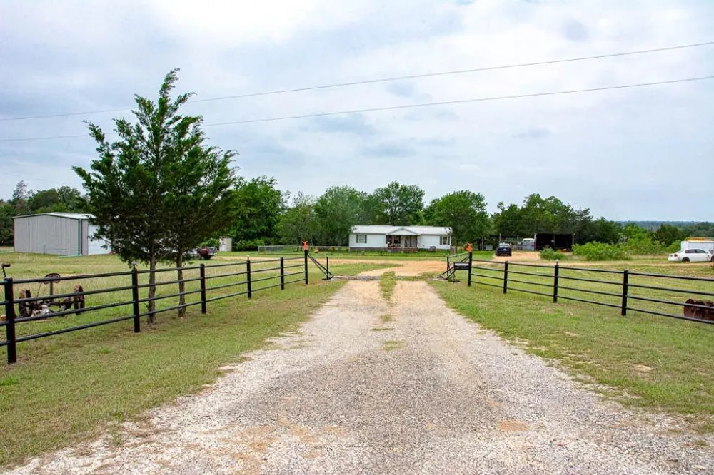 1766 Fm 2104 Paige, TX 78659