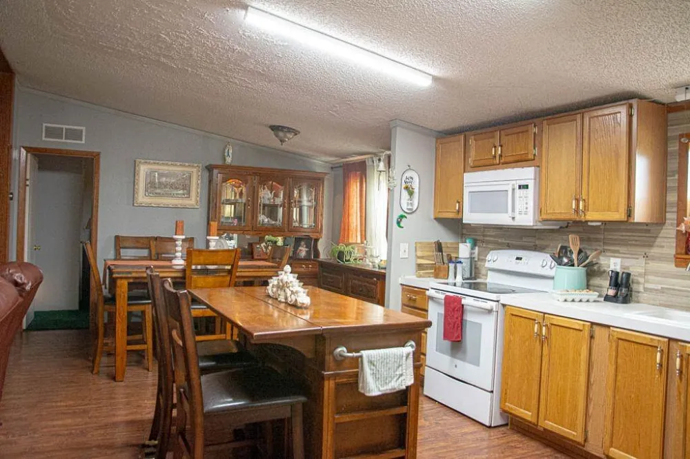 1766 Fm 2104 Paige, TX 78659
