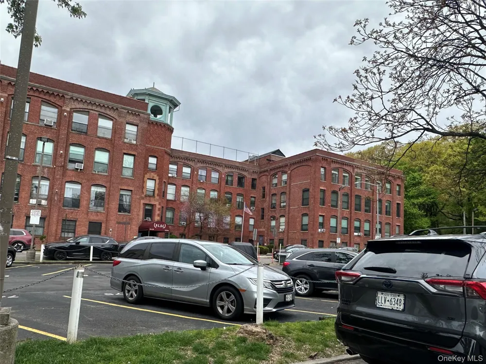 8410 101 STREET Richmond Hill, NY 11418