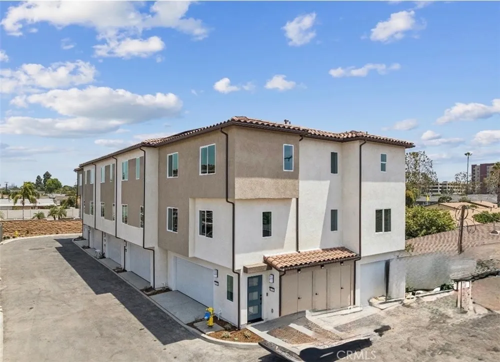 12151 Victory Garden Grove, CA 92840