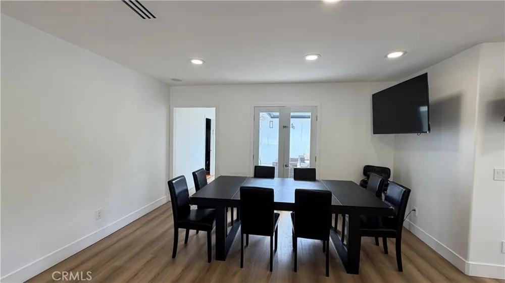 5855 Shirley Avenue Tarzana, CA 91356